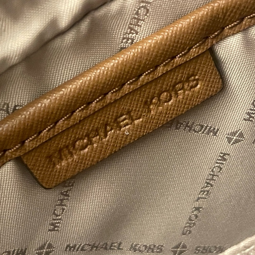 Authentic Michael Kors Crossbody - Picture 6 of 9